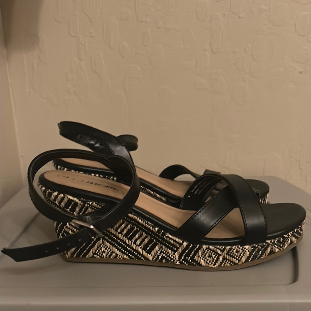 Cherokee Black Patterned Wedges, Size 4